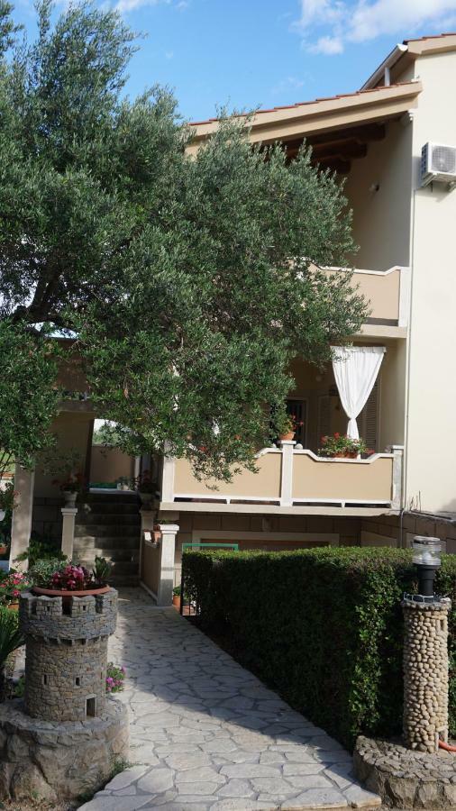 Apartmani Tatjana Раб Экстерьер фото